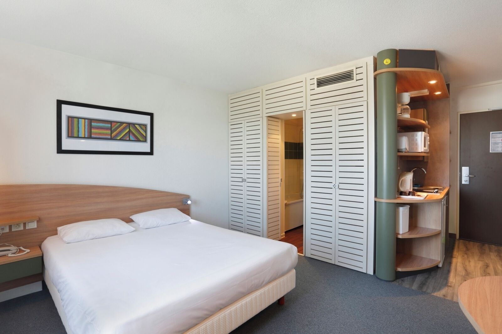 comfort double room, roll-in shower | 1 bedroom, desk, laptop workspace, soundproofing