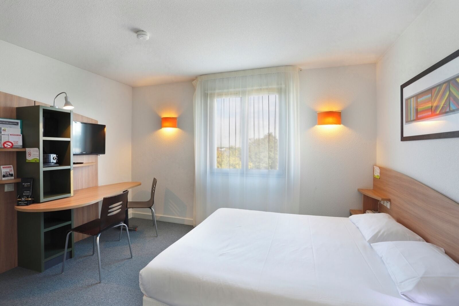 comfort double room, roll-in shower | 1 bedroom, desk, laptop workspace, soundproofing