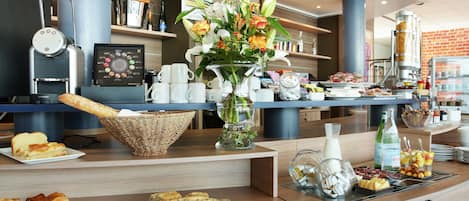 Dagelijks ontbijtbuffet (EUR 13 per persoon)