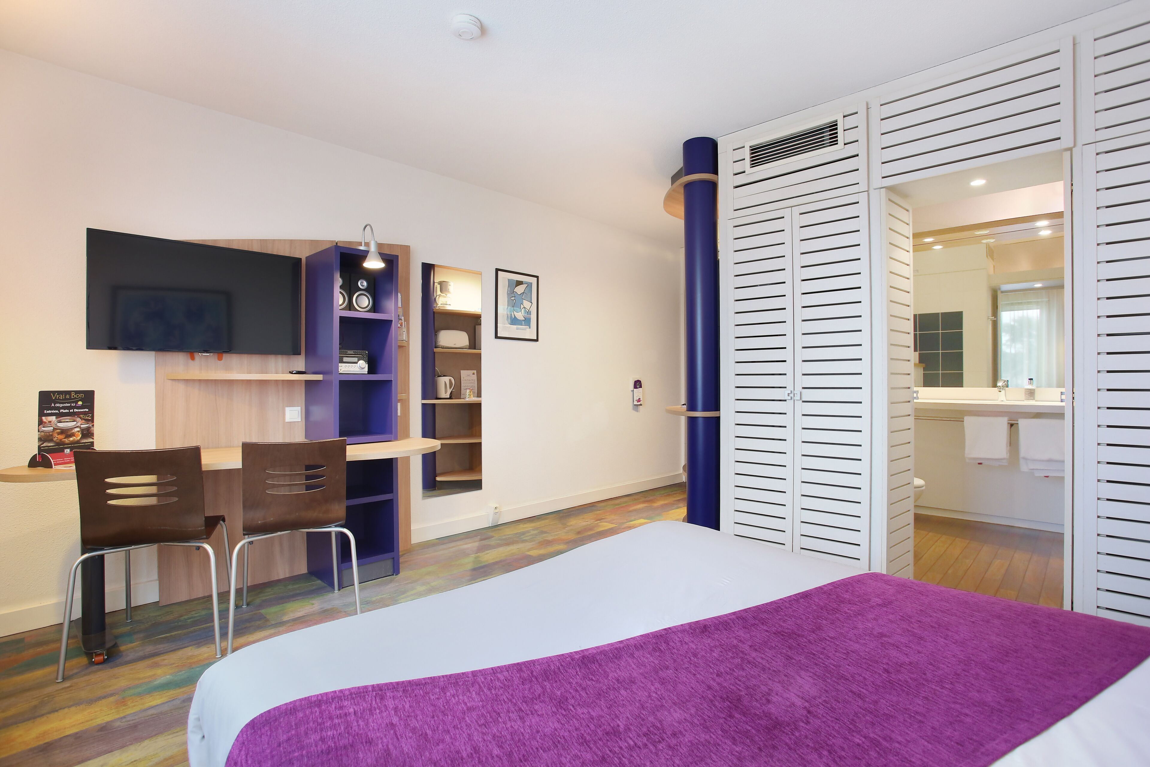 comfort room | 1 bedroom, desk, laptop workspace, soundproofing