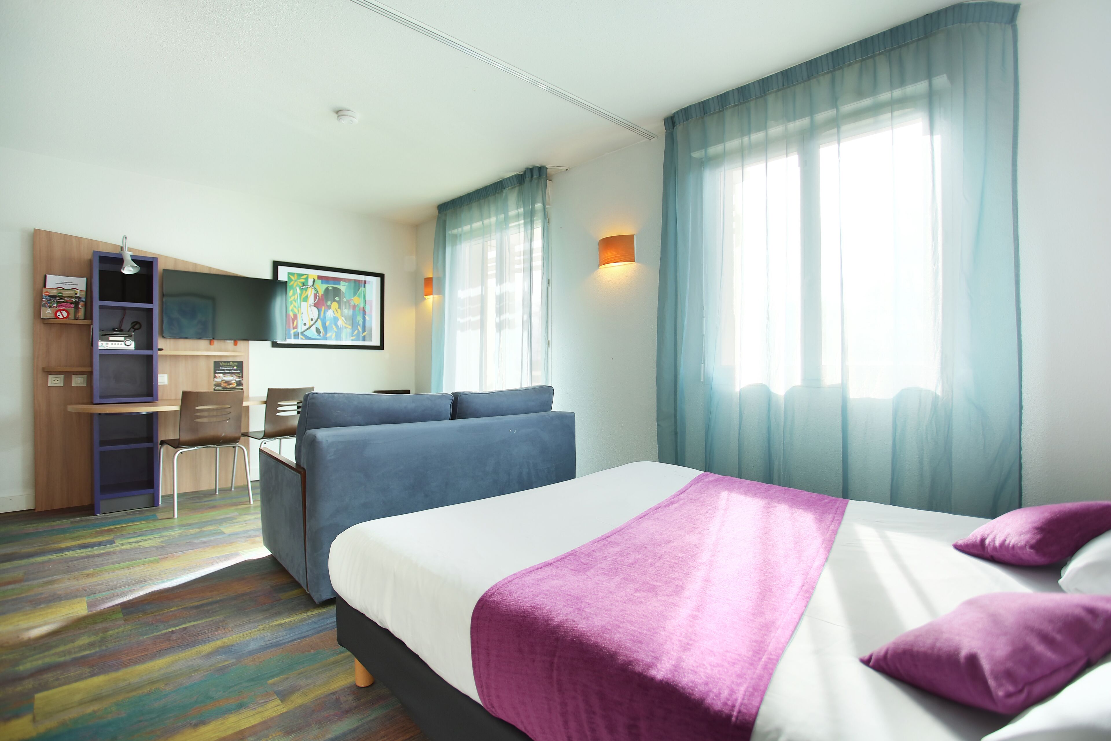 junior suite | 1 bedroom, desk, laptop workspace, soundproofing