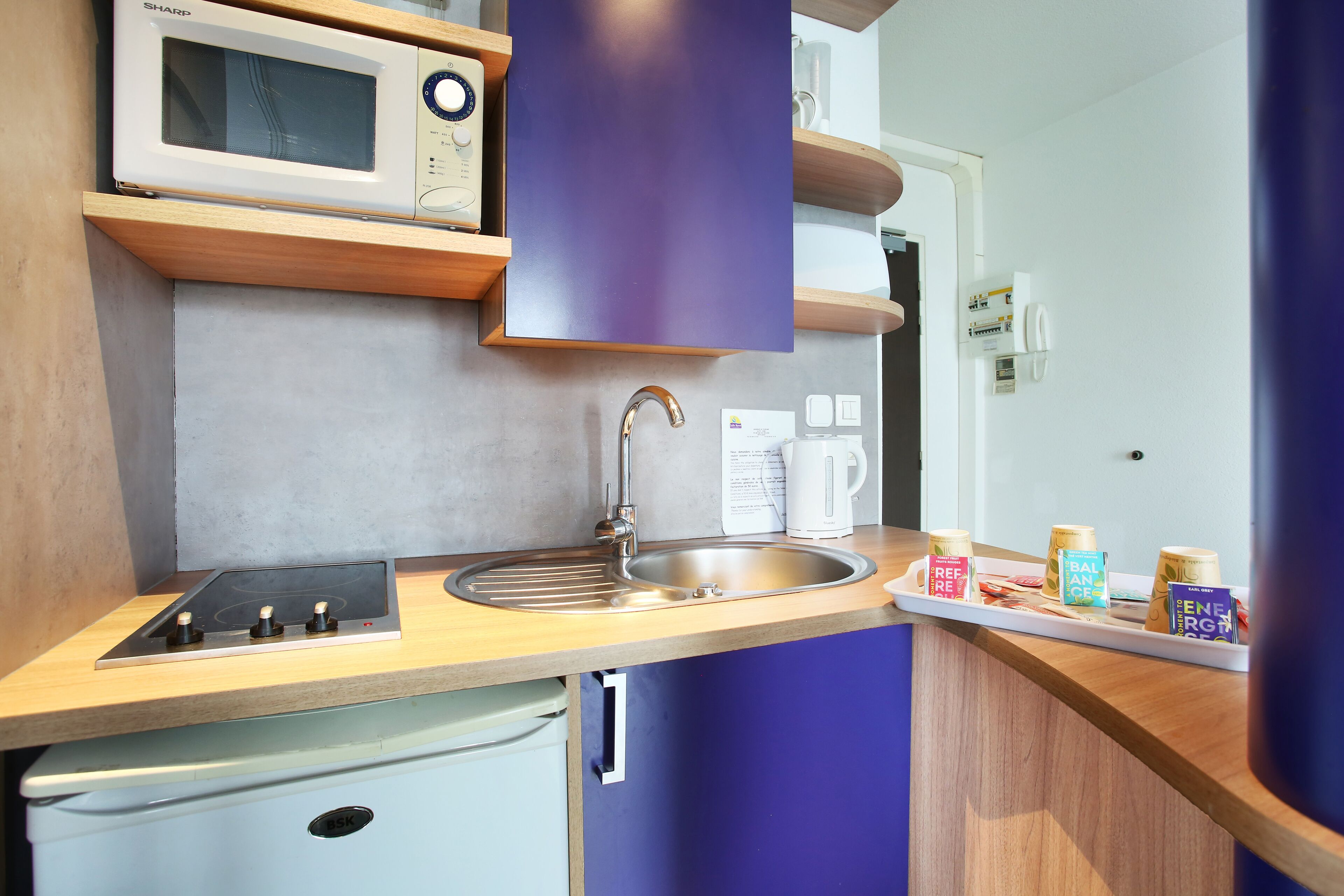 junior suite | private kitchen | fridge, microwave, stovetop, coffee/tea maker