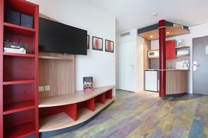 Suite Prestige | Private kitchenette | Fridge, microwave, stovetop, coffee/tea maker - Suite - Home Orleans Saran (Saran)