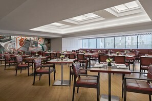 Breakfast, lunch and dinner served - Courtyard by Marriott Hong Kong (Hong Kong)