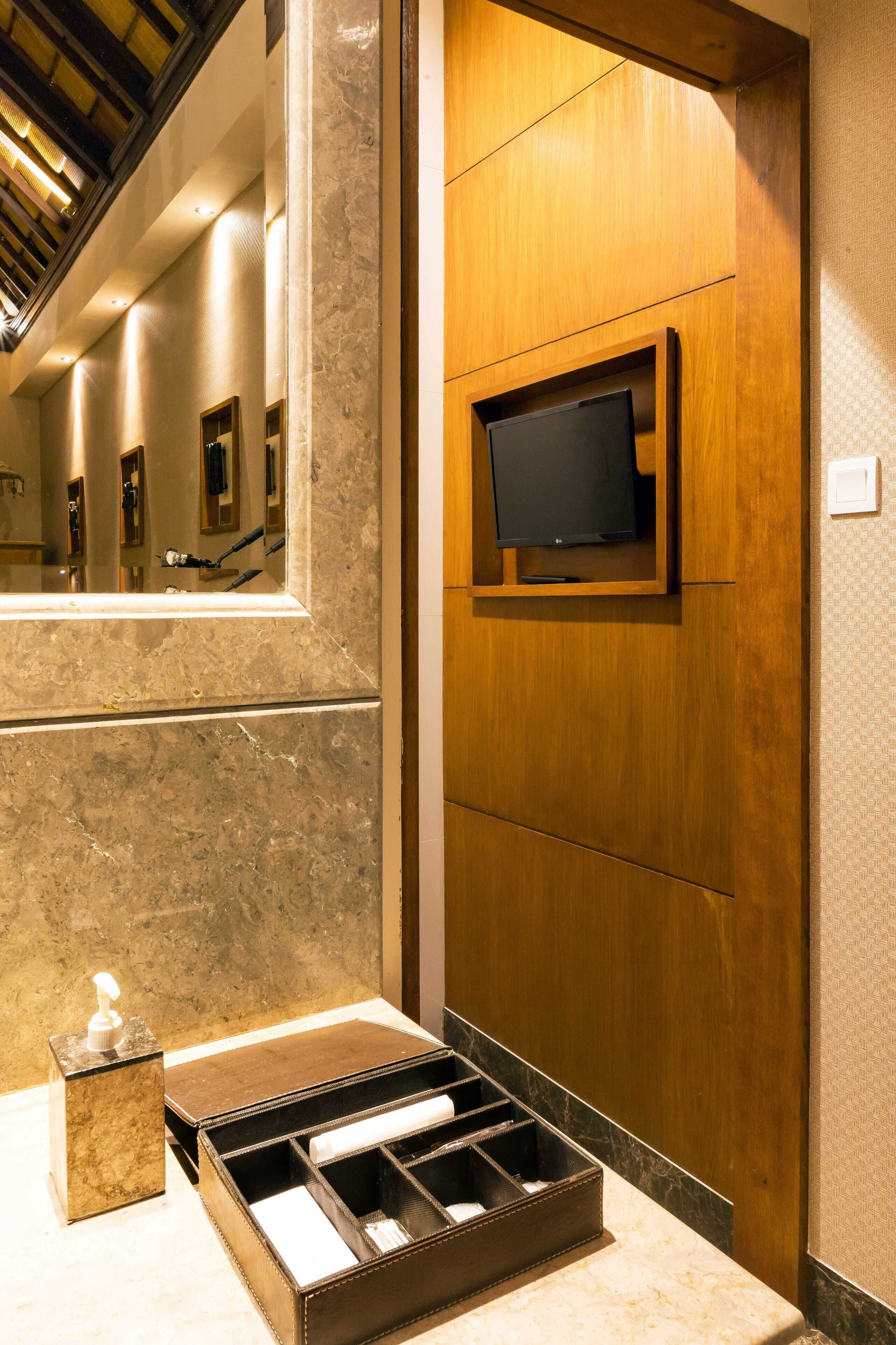 premium bedding, free minibar, in-room safe, desk