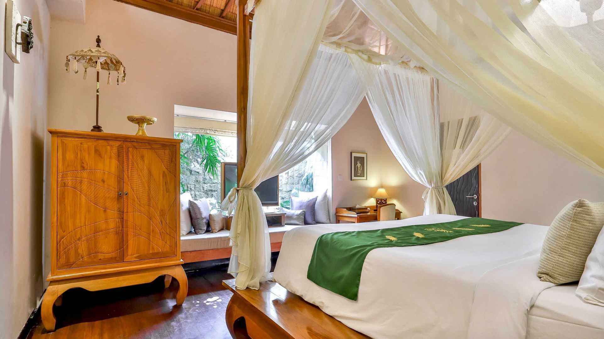 Bộ đồ giường cao cấp, minibar với thức uống miễn phí 