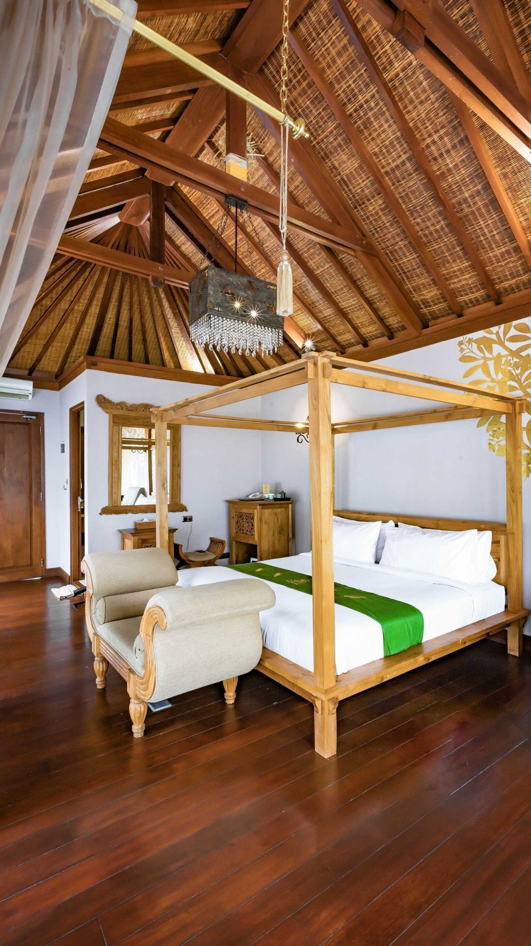 Bộ đồ giường cao cấp, minibar với thức uống miễn phí 