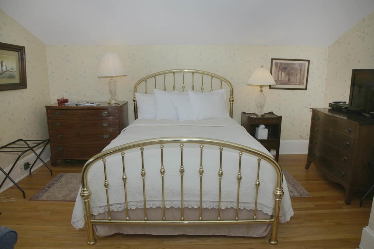 Habitación, baño privado (Mary Michele) | Escritorio y wifi gratis