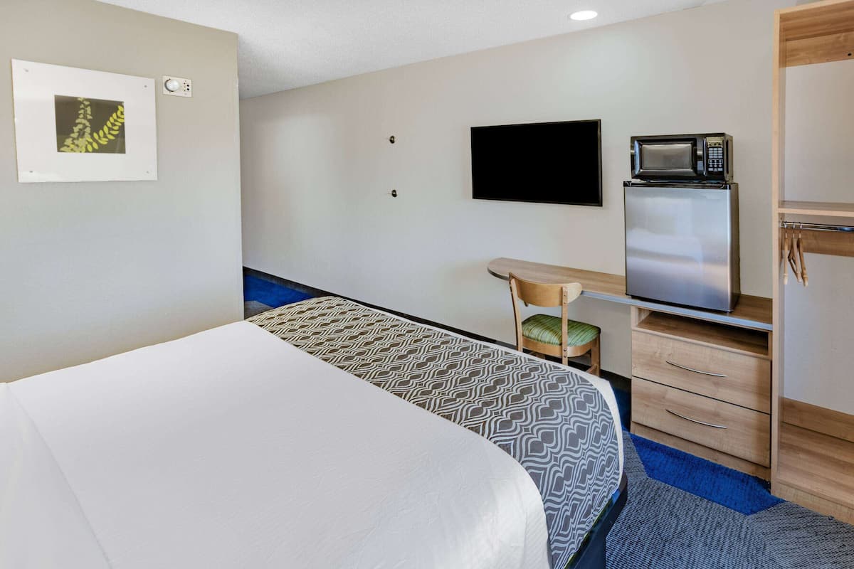Premium bedding, pillow-top beds, desk, iron/ironing board