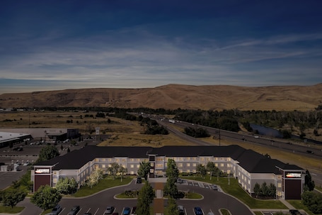 Exterior. Ledgestone Suites Hotel Yakima