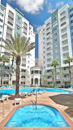 The Point Hotel & Suites