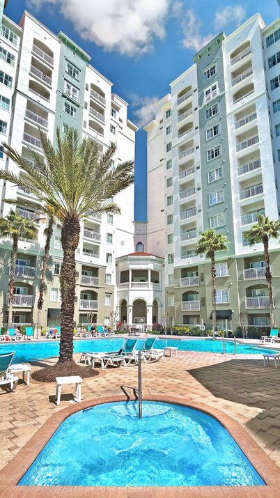 The Point Hotel & Suites