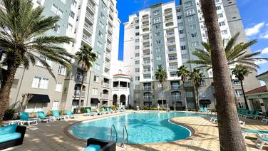 The Point Hotel & Suites