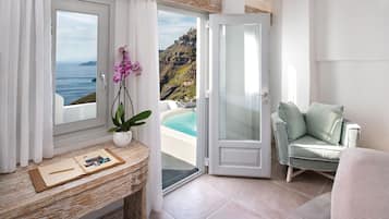 Superior Suite with Outdoor Jacuzzi | Sábanas italianas Frette y ropa de cama de alta calidad