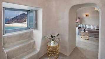 Cave Suite with Outdoor Hot Tub | Italienische Bettbezüge von Frette, hochwertige Bettwaren