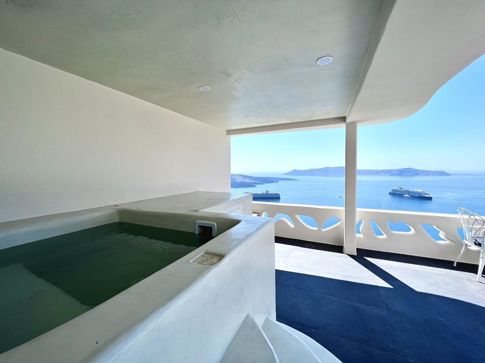 Tina de hidromasaje al aire libre