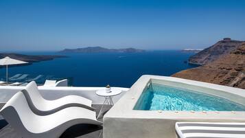 Superior Suite with Outdoor Jacuzzi | 1 soveværelse, italienske lagner fra Frette, premium-sengetøj