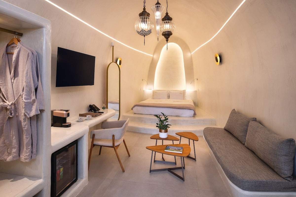 Cave Honeymoon Suite, Indoor & Outdoor Hot Tub | Italienske Frette-laken, sengetøy av topp kvalitet og memory foam-senger