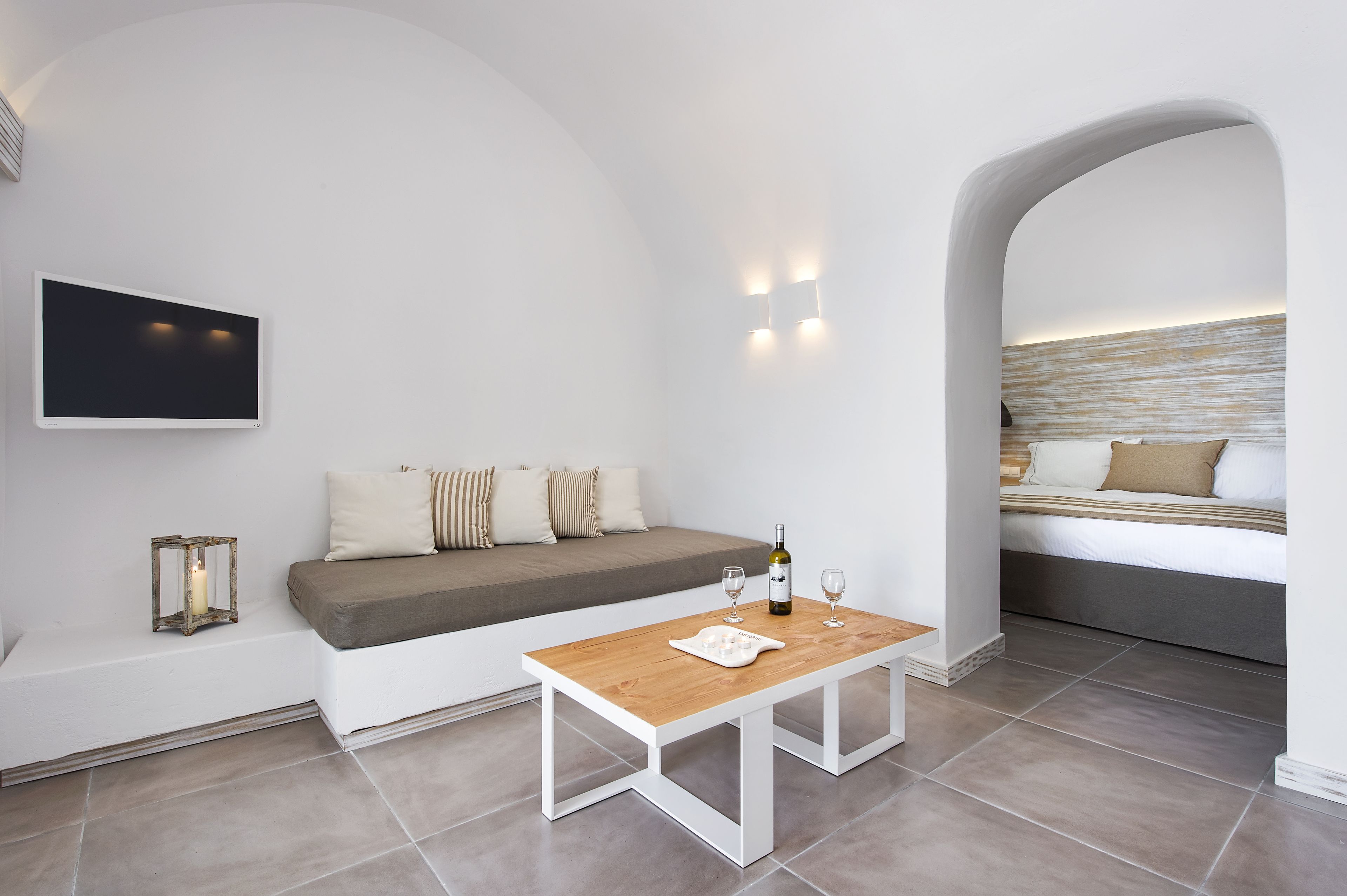 deluxe suite | living area | 43-inch lcd tv with satellite channels, tv, tablet