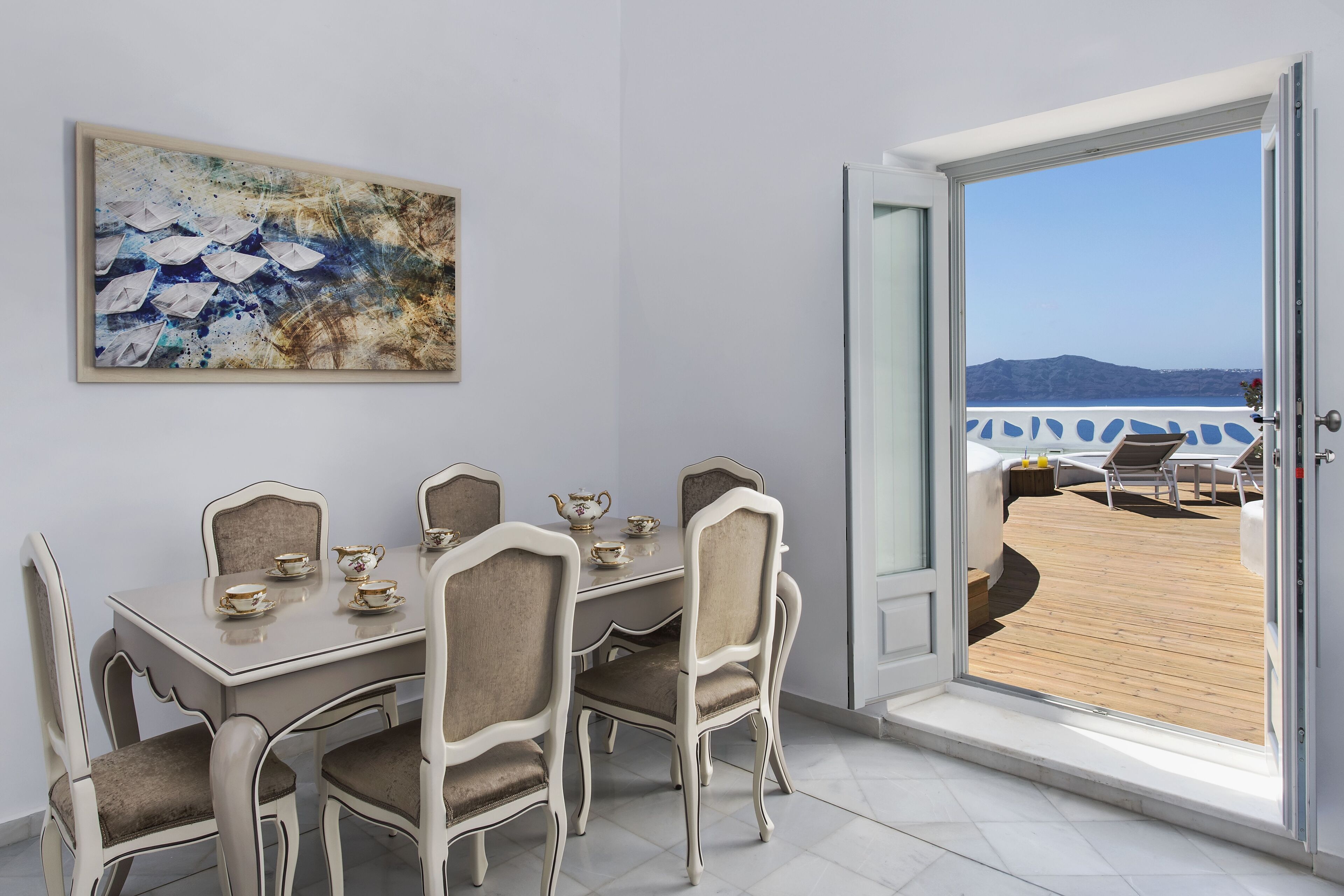 Royal Suite with Outdoor Hot Tub | 意大利 Frette 床单、高档床上用品、记忆海绵床垫、迷你吧