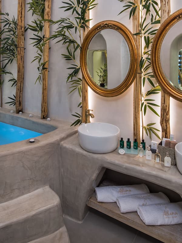 Grand Cave Suite indoor & outdoor Hot Tub | 1 bedroom, Frette Italian sheets, premium bedding, memory foam beds