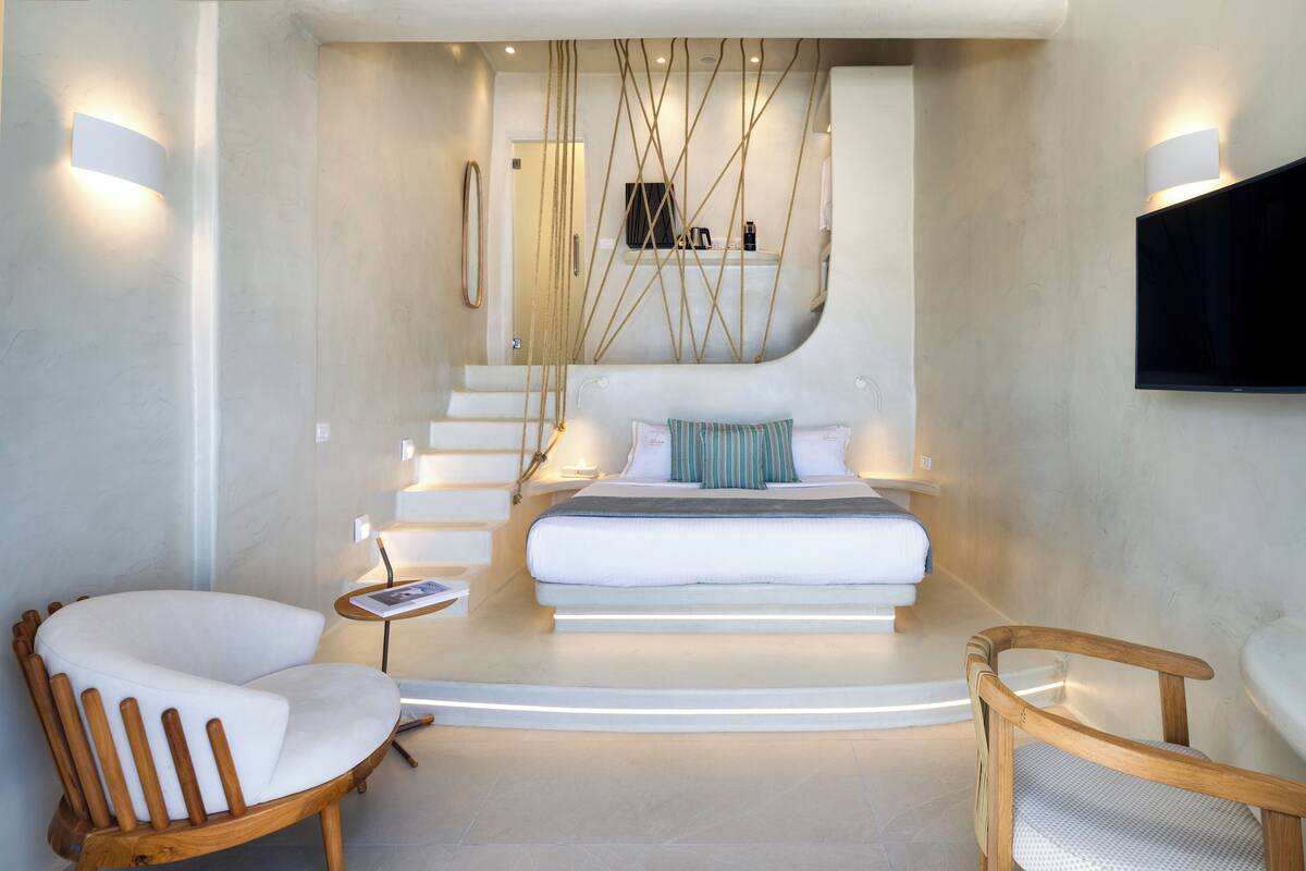 Superior Suite with Outdoor Jacuzzi | Italienske Frette-laken, sengetøy av topp kvalitet og memory foam-senger