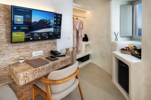 Frette Italian sheets, premium bedding, memory foam beds, minibar - Athina Luxury Suites (Santorini)