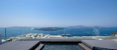 Superior Suite (Cave, River Jetted Tub & Caldera View) | Pool