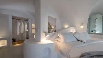 Suite Senior, jet tub (Caldera View) | Seprai katun Mesir, seprai premium, dan selimut bulu angsa