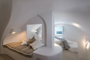 Senior Suite, Jetted Tub (Caldera View) | Egyptian cotton sheets, premium bedding, down comforters, pillowtop beds
