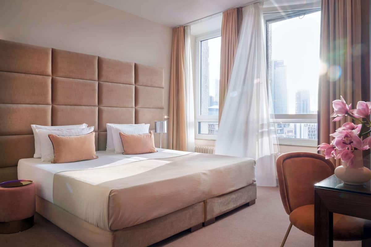 1 Schlafzimmer, kostenlose Minibar, Zimmersafe, Schreibtisch