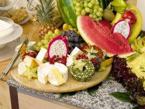 Desayuno buffet (EUR 9 por persona) 