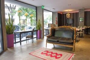 Sala de estar en el lobby