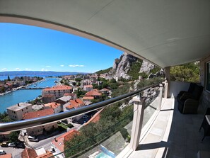 Superior Double room, Balcony and Sea view | Balcony - Hotel Villa Dvor (Omis)