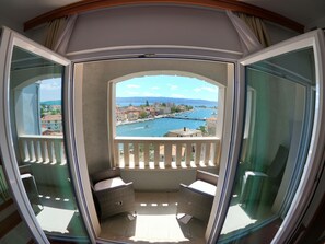 Habitación doble, balcón, vista al mar | Balcón