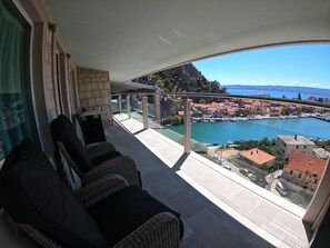 Superior Double room, Balcony and Sea view | Balcony - Hotel Villa Dvor (Omis)