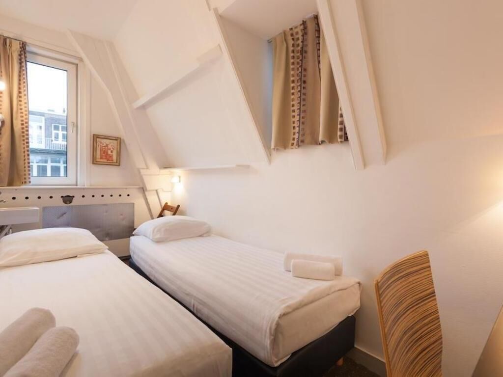 In-room safe, free WiFi, bed sheets
