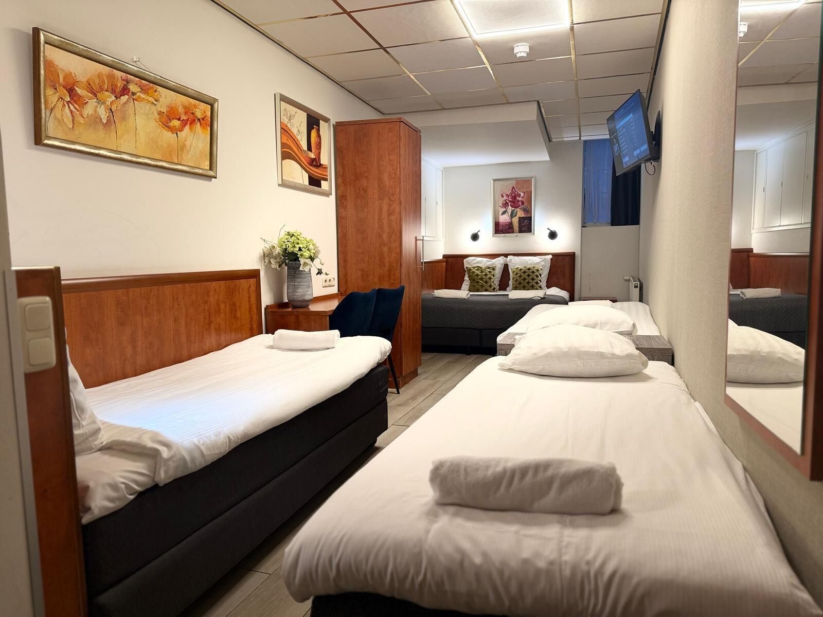 Family Room | In-room safe, free WiFi, bed sheets