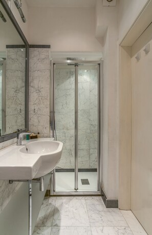 Comfort-Zimmer | Badezimmer | Dusche, Haartrockner, Bademäntel, Hausschuhe