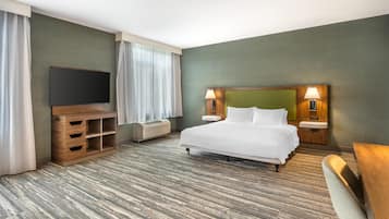 Studio Suite, 1 King Bed, Accessible | Iron/ironing board, free WiFi, bed sheets, alarm clocks