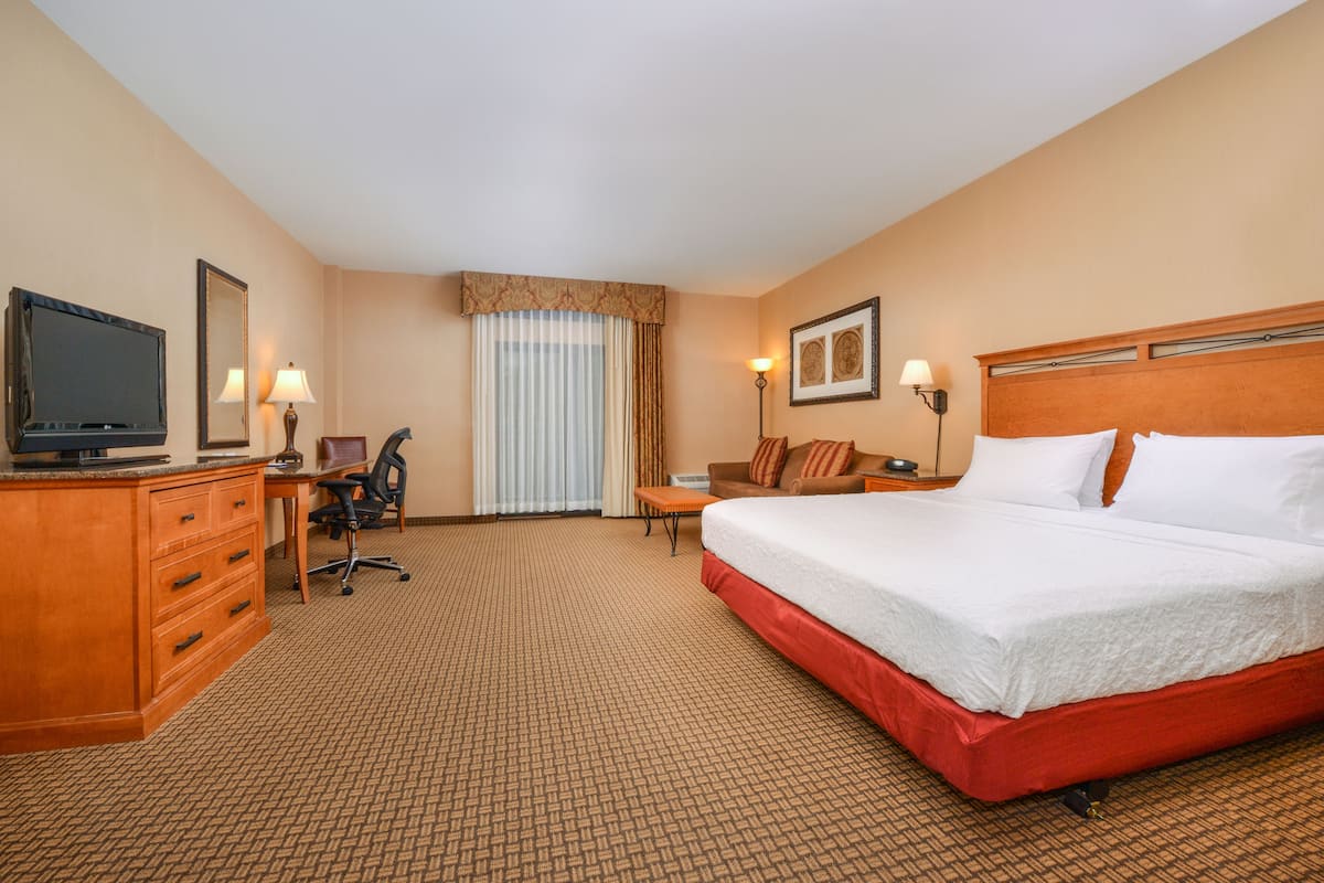 Iron/ironing board, free WiFi, bed sheets, alarm clocks