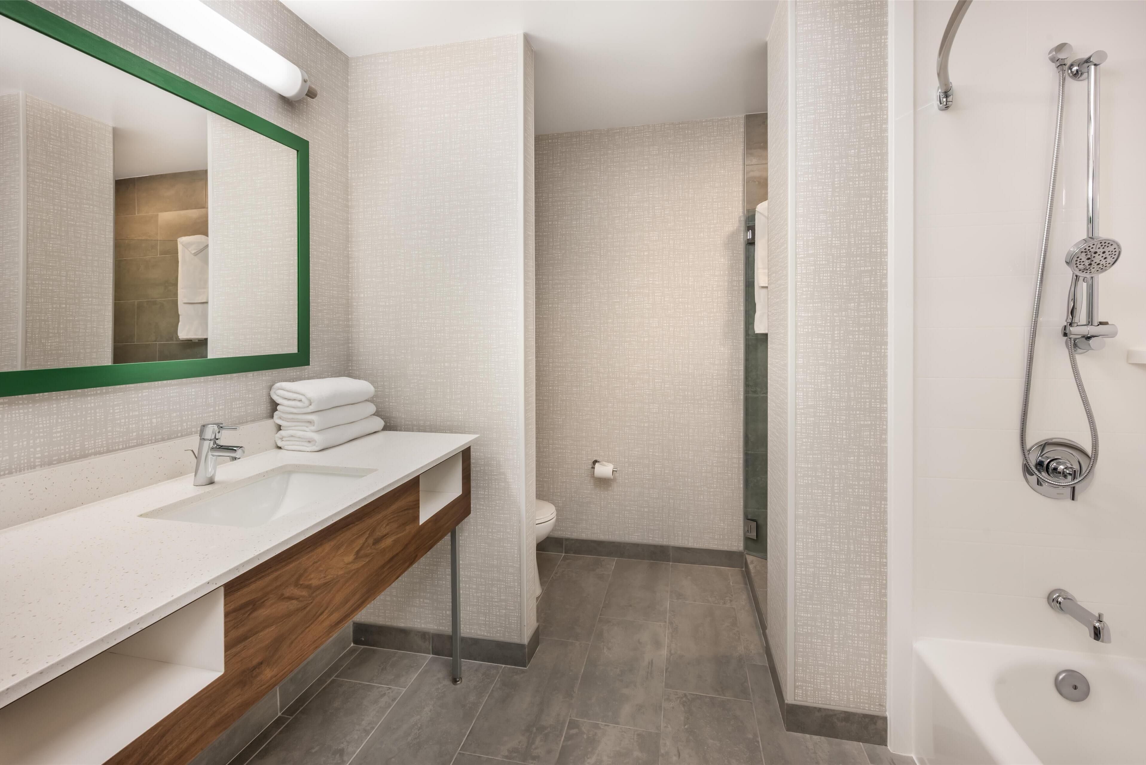 studio, 1 king bed, non smoking | bathroom | bathtub, hair dryer, towels