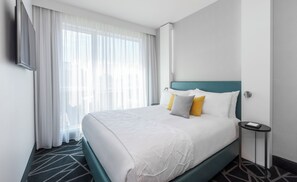 Ropa de cama de alta calidad, colchones con pillow-top y minibar 