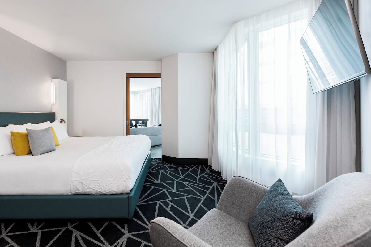 Penthouse Sainte-Catherine | Luxe beddengoed, pillowtop-bedden, een minibar, een kluis op de kamer