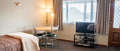 Standard Studio | Desk, blackout curtains, iron/ironing board, free WiFi