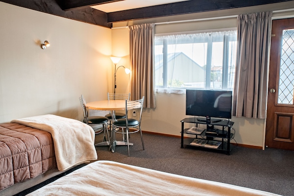 Standard Studio | Desk, blackout drapes, iron/ironing board, free WiFi