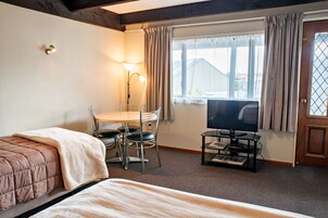 Standard Studio | Desk, blackout drapes, iron/ironing board, free WiFi