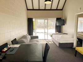 Appartement Supérieur, 1 chambre, cuisine | Coin séjour | Télévision LED, lecteur de DVD