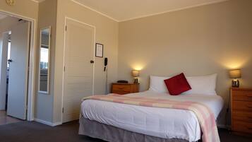 Superior Studio | Desk, blackout drapes, iron/ironing board, free WiFi