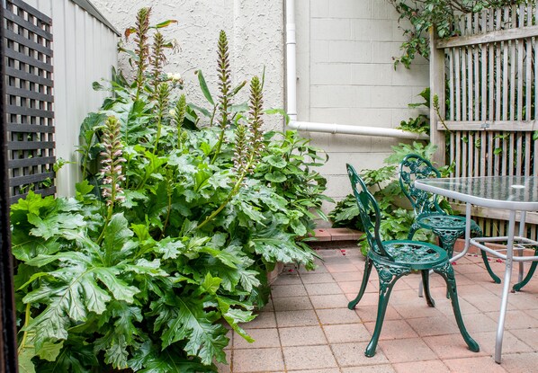 One Bedroom Downstairs Spa Unit | Terrace/patio -  Castles Motel and Driftwood Motel (Nelson)